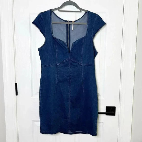 FREE PEOPLE Size‎ M Denim Bodycon Mini Dress Sweetheart Festival Coastal Cowgirl - Picture 2 of 6